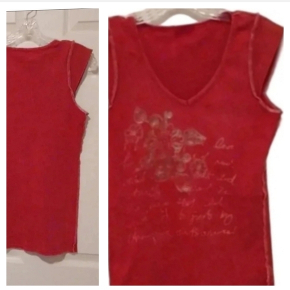 🍭🌹 Red top with flower decorations - Picture 1 of 11